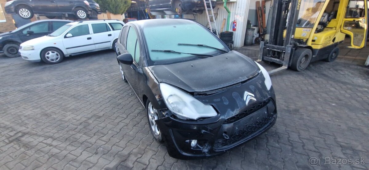 Lacno rozpredám Citroen C3 2009-2013 na náhradné diely