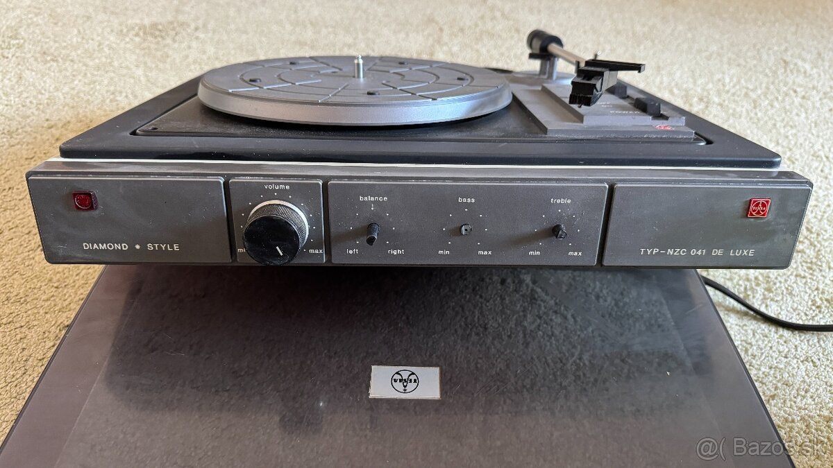 Stereo gramafón TESLA Typ NZC-040