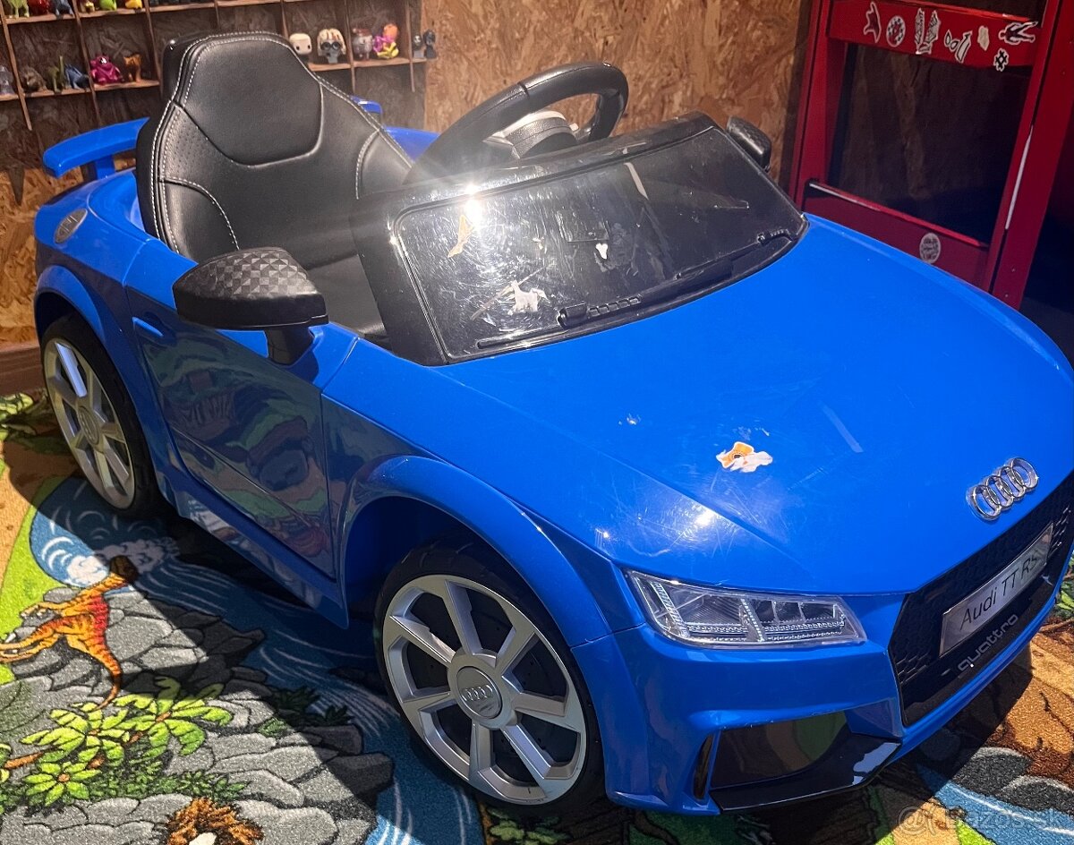 auto audi tt modré