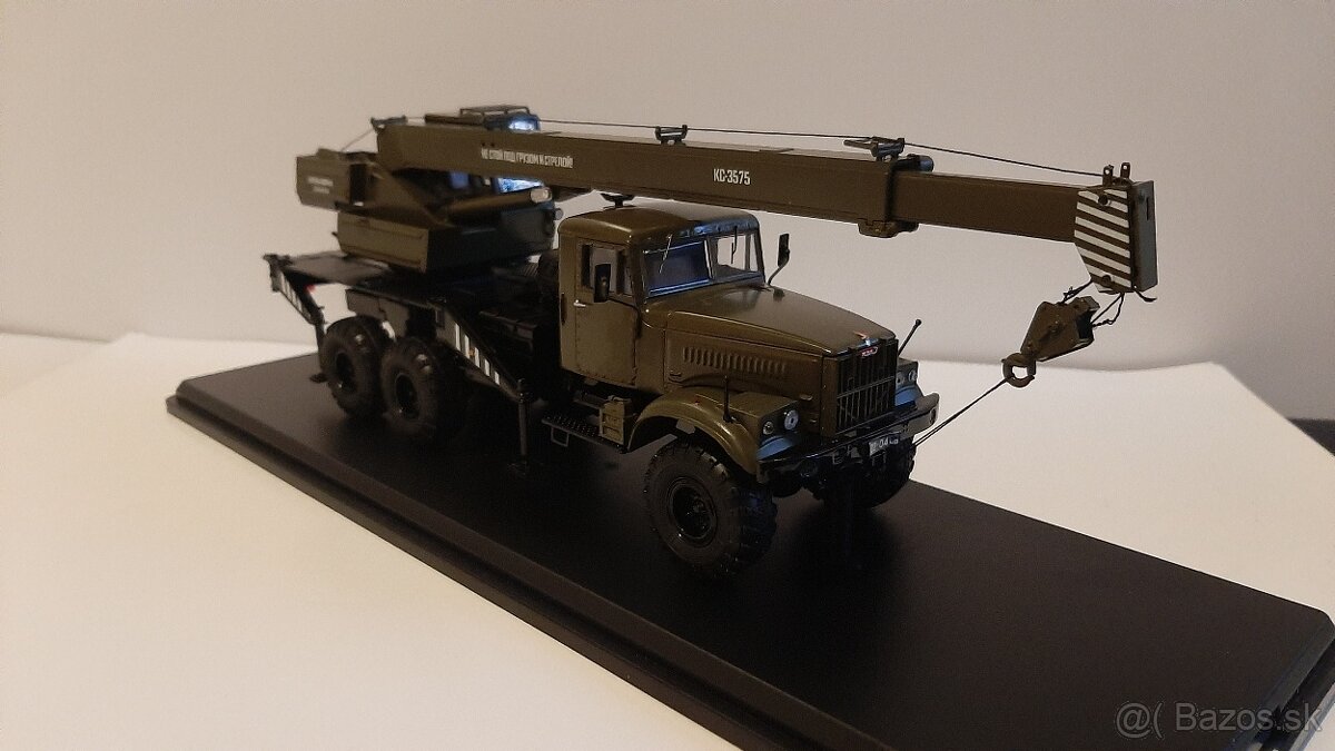 Model Kraz 255 zeriav