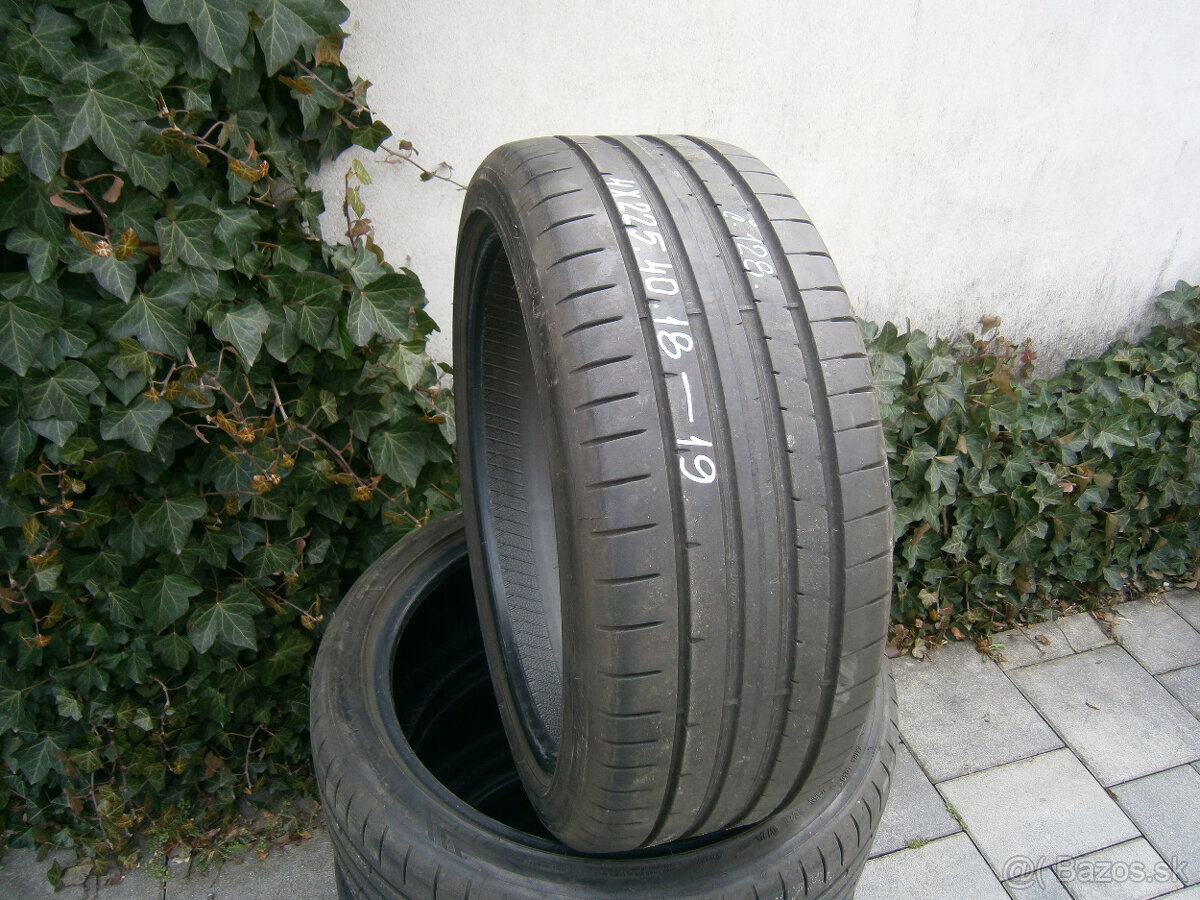 Predám 4x letné pneu Dunlop 225/40 R18 92YXL