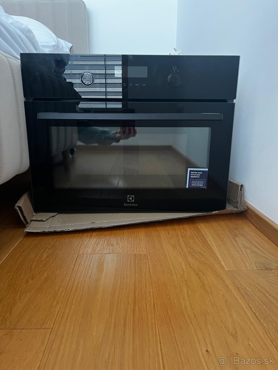 Elektrolux vstavaná kompaktná rúra Solo Microwave & Grill