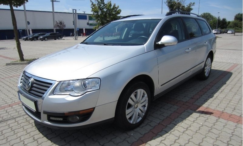 Rozpredam Volkswagen Passat B6 1,9tdi 77kw farba strieborna,