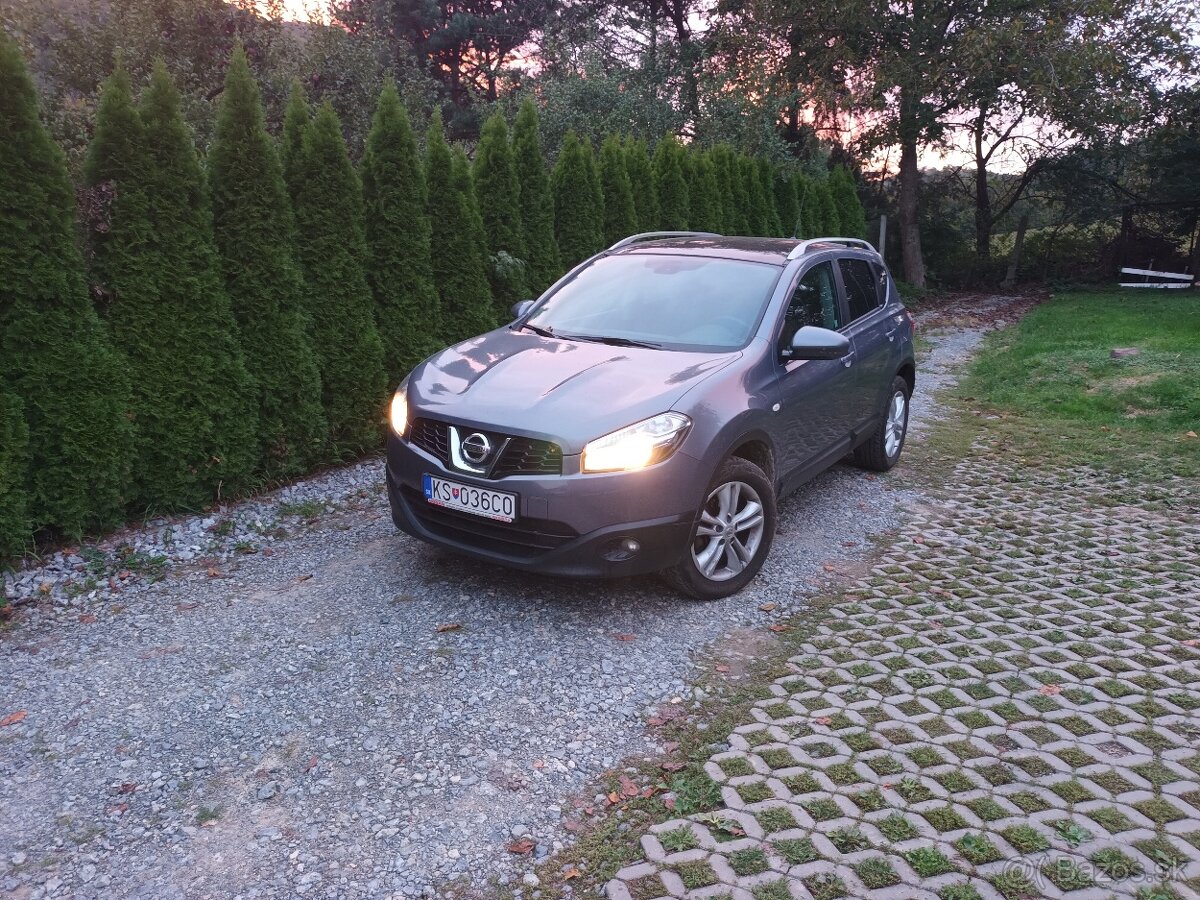 Nissan Qashqai 2,0 benzín automat