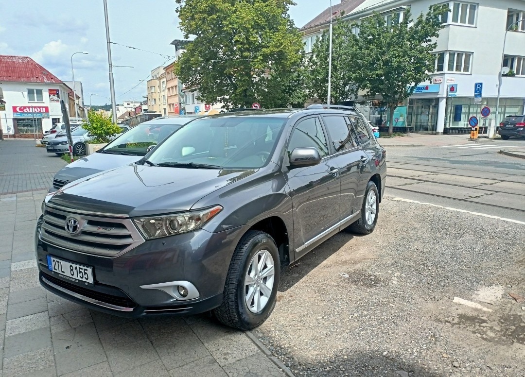 TOYOTA LAND CRUISER/HIGHLANDER 3,5 V6 7 MÍST 2011 LPG TOP