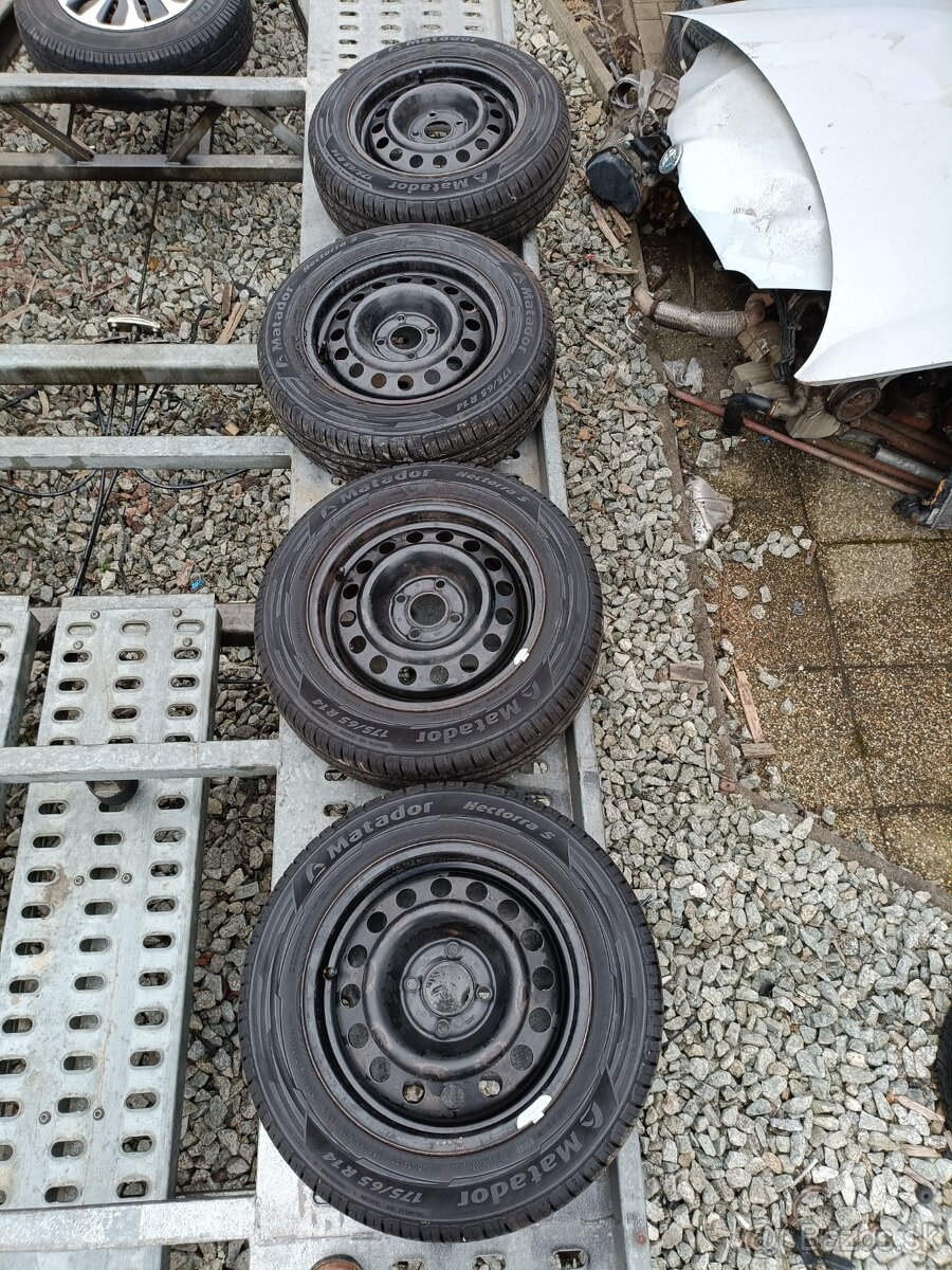 Predám letné obutie 175/64R14 roztec 4x100 Renault thalia