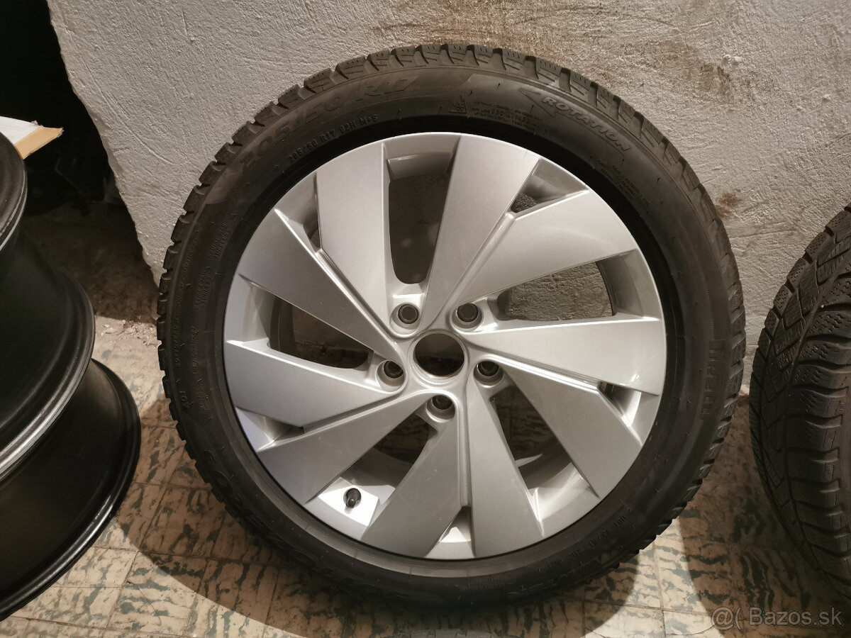 VW Golf 8 5H - originál 17" alu disky so zimnými pneu