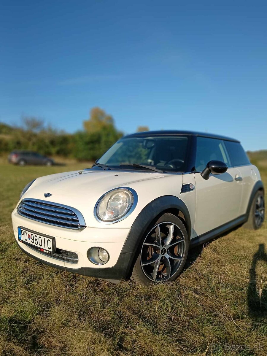 Mini Cooper r56 1,6 benzín  88KW, 2008