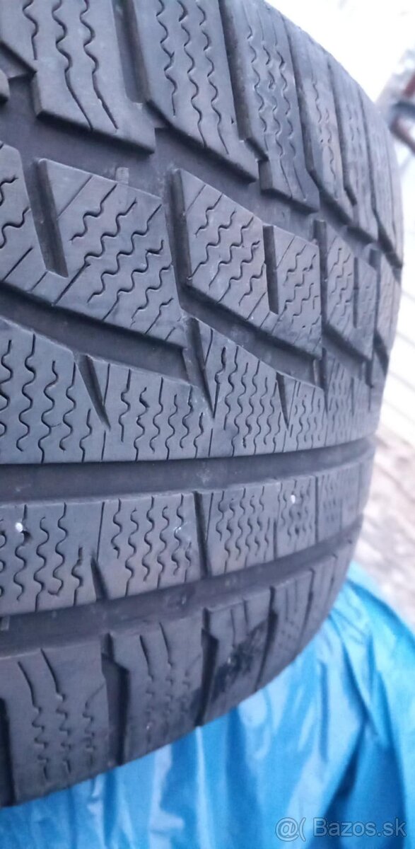 Predám pneumatiky 245/40R18 Zimné