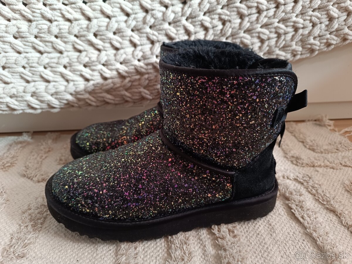 Čižmy UGG Classic Mini Bow Cosmos v.40