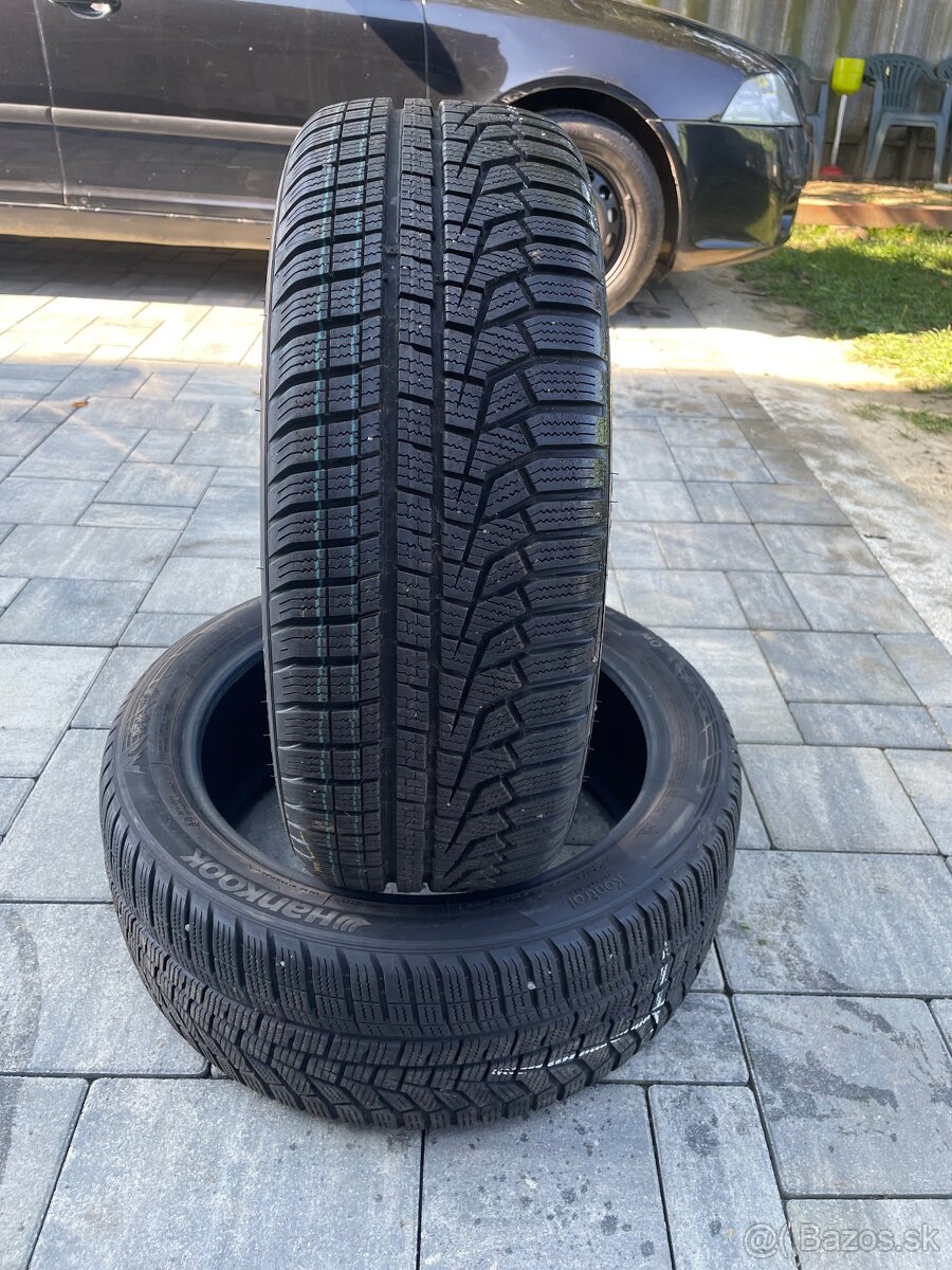 Predám 2ks zimné pneu HANKOOK 205/55R17