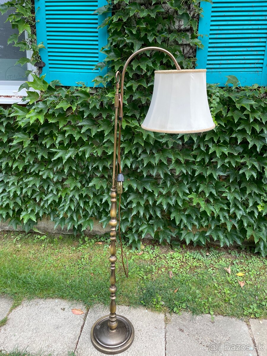 podlahova lampa