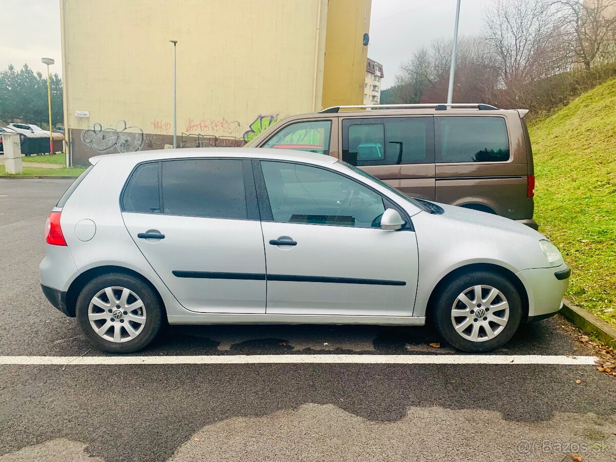 Volkswagen Golf V, 1.6 Benzín