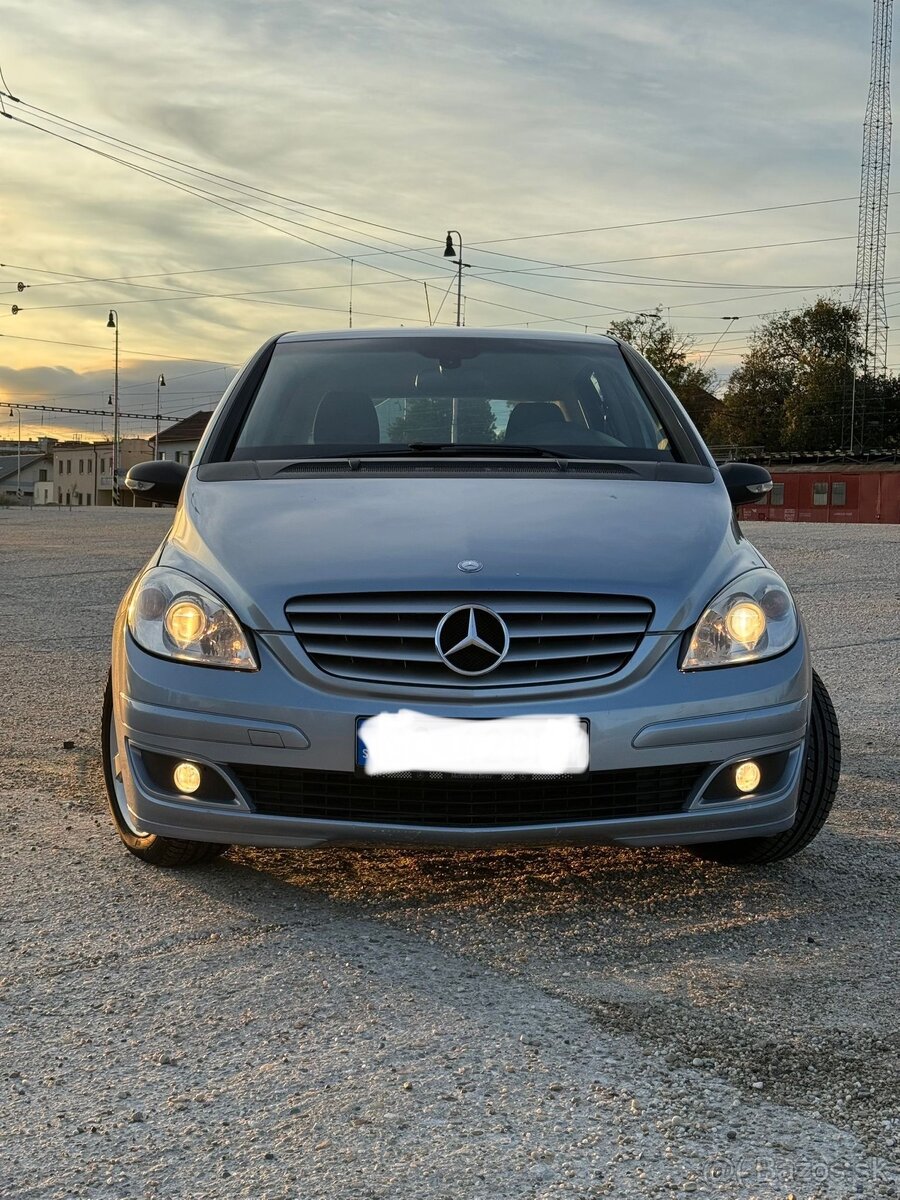 Mercedes-Benz B180