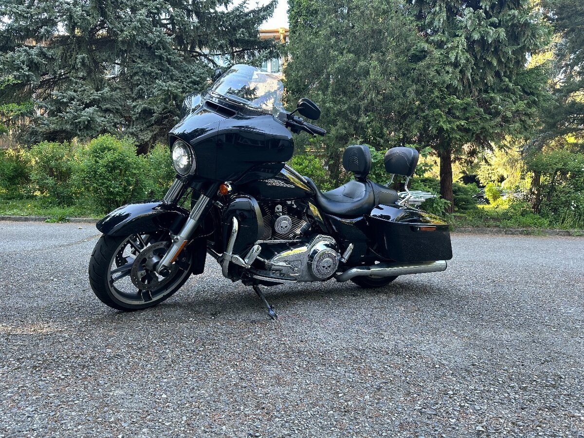 Harley Davidson Street Glide 103