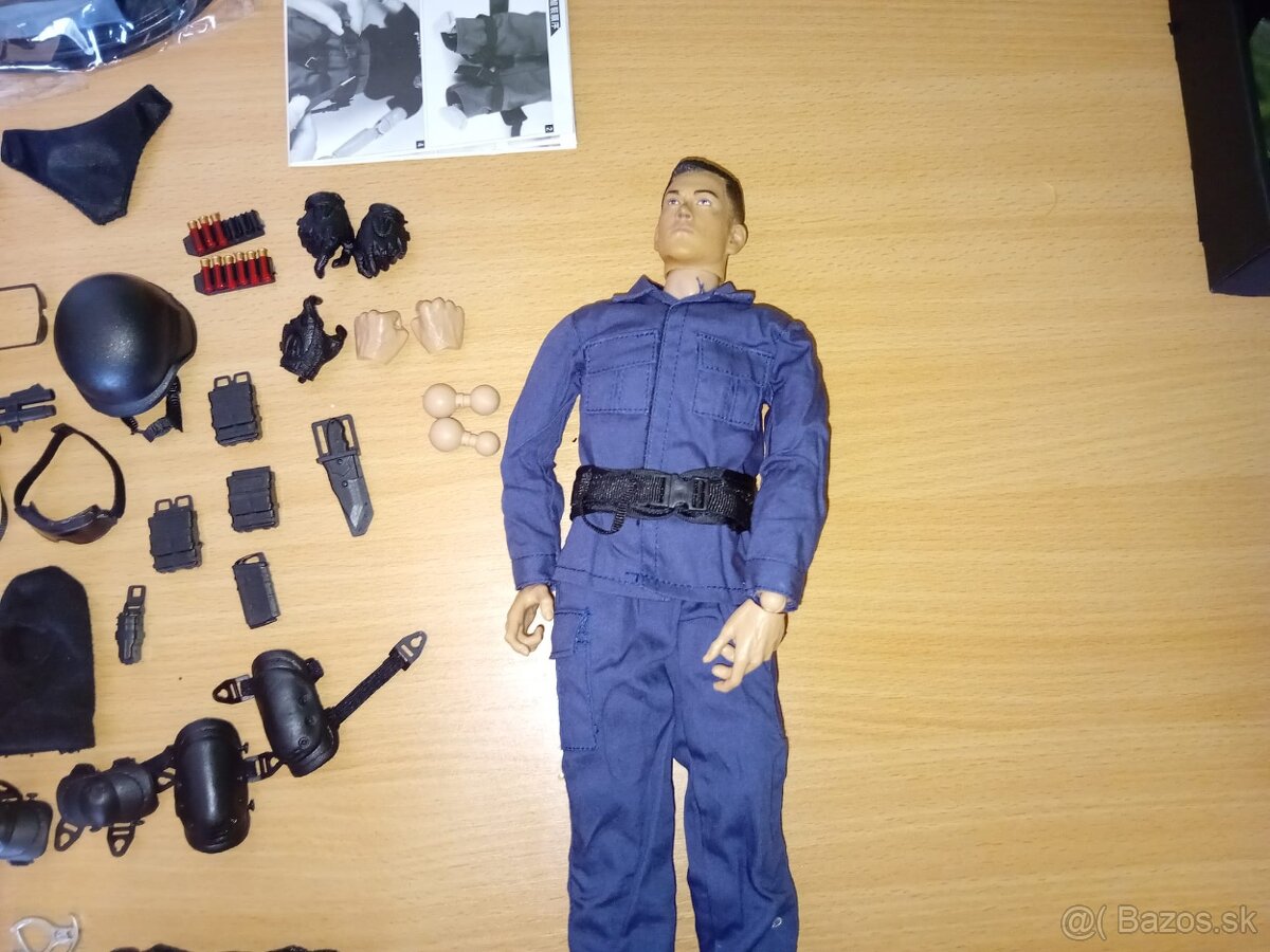 Predám veľkú 30cm figúrku policajnej zásahovej jednotky