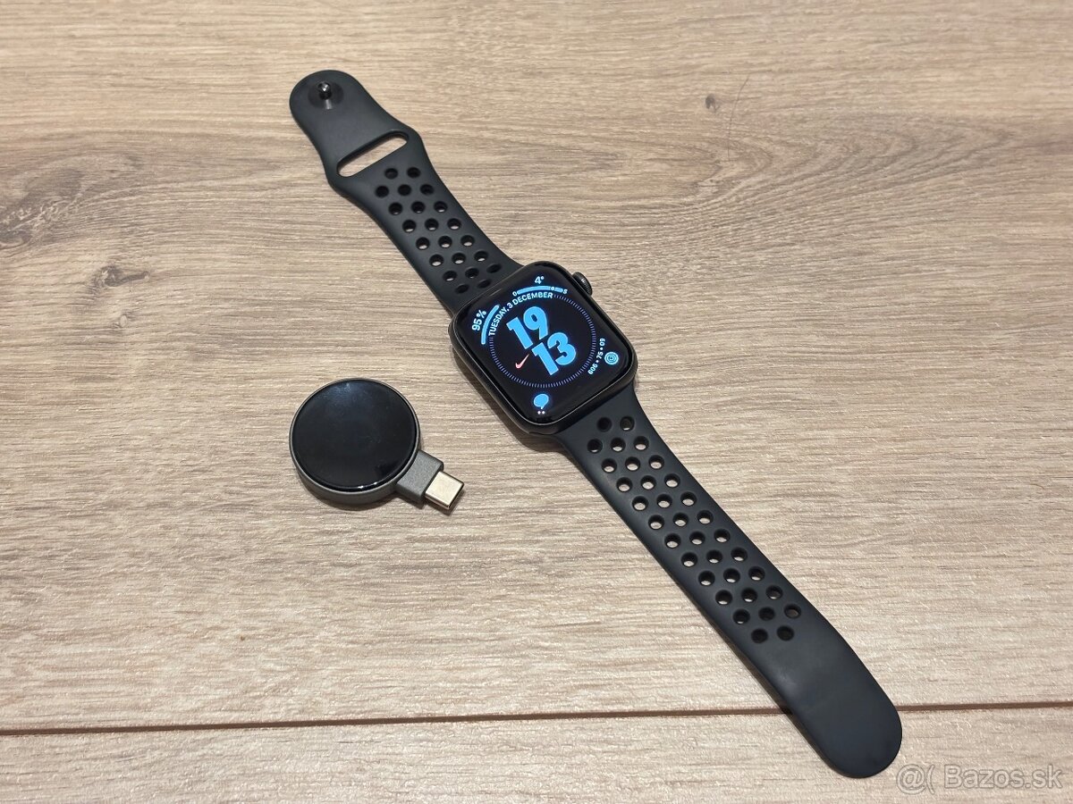 Predám Apple Watch 6 44mm Nike+