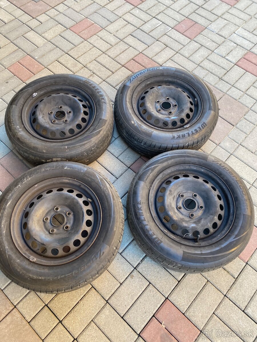 Predám plechové disky 5x112 r15 z letnými pneu