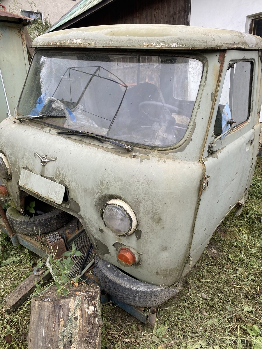 Kasňa Uaz 452 valník