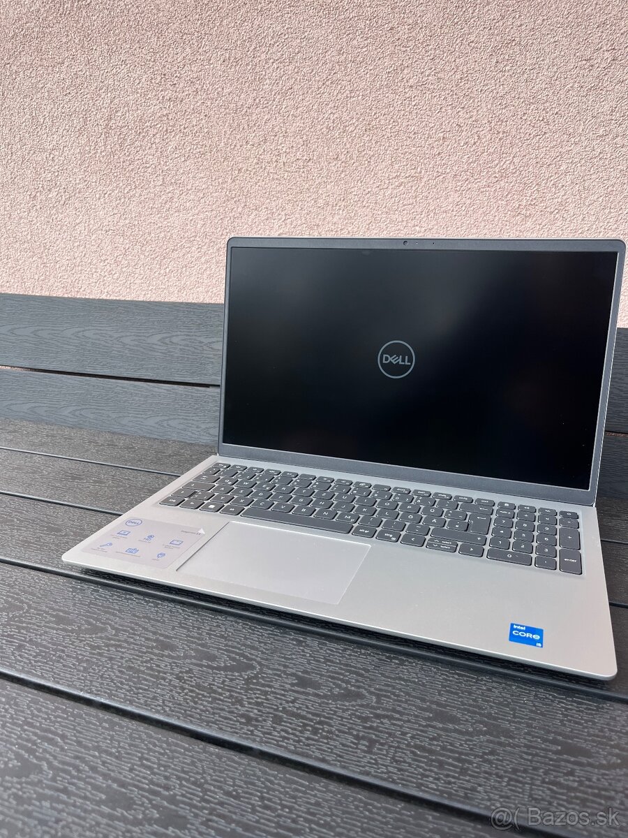 Dell Inspiron 3520 - v záruke NextBusinessDay