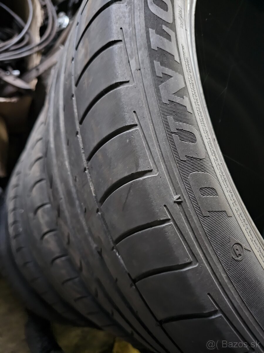 Pneu 275/40 R22