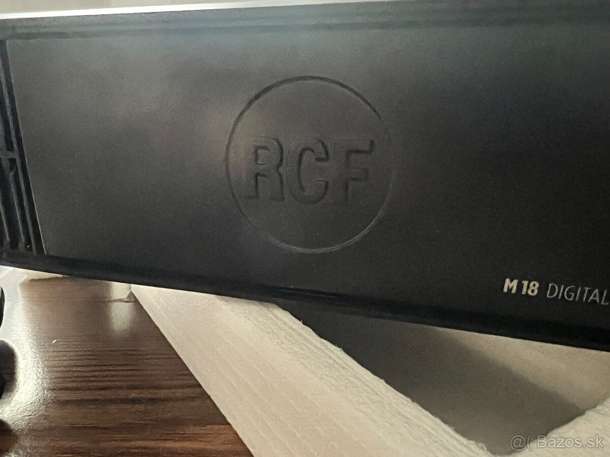 RCF M18 digitalny mixer