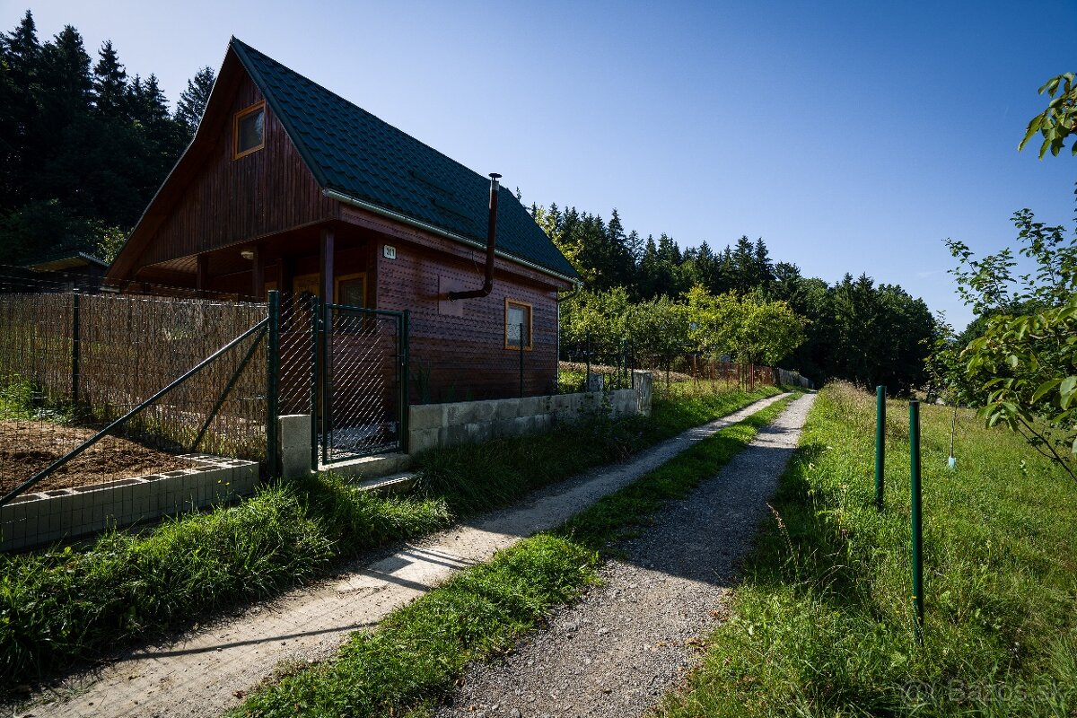 Rekreačná Chata s 509m2 pozemkom okolie Považská Bystrica