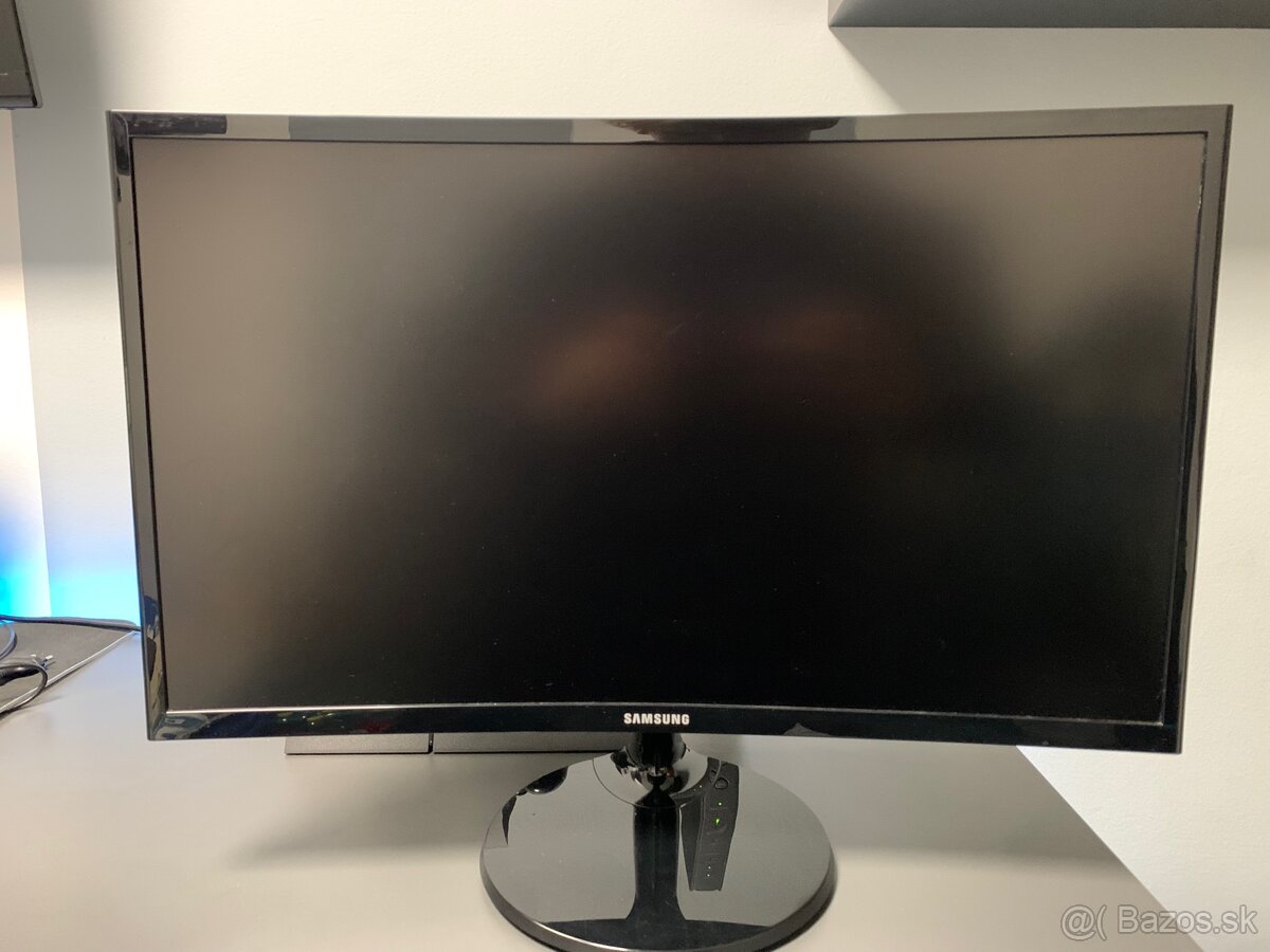 Predam monitory SAMSUNG a NEC