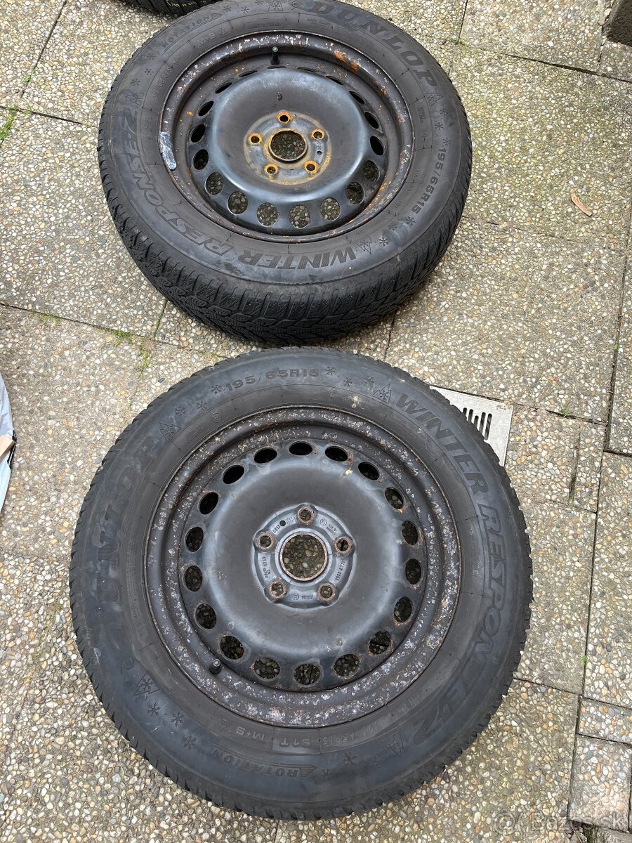 Zimná sada Škoda Octavia 3 195/65 R15, pneu Dunlop.