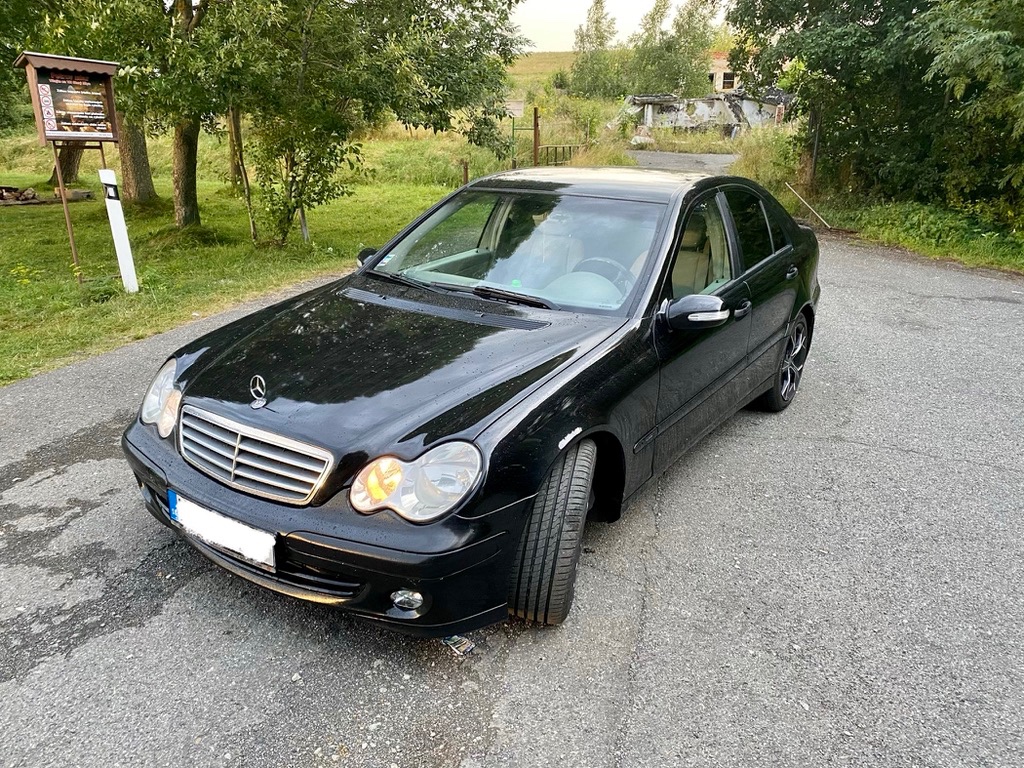 Ponúkam na predaj Mercedes Benz C (2004)