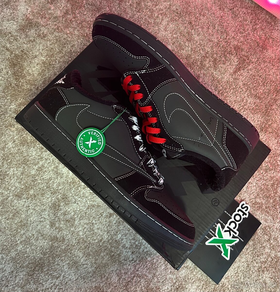 Travis Scott Jordan 1 Phantom