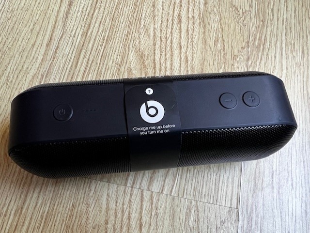 Bluetooth Apple Beats by Dr. Dre Pill+ /Super cena/