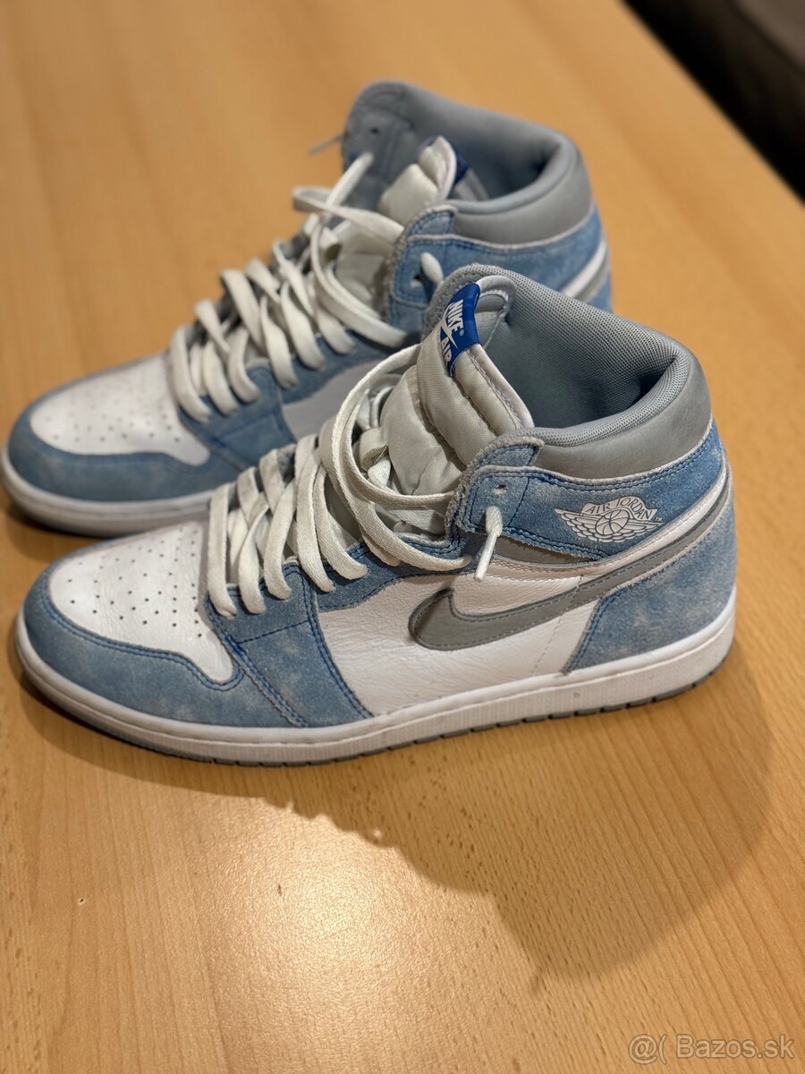 Jordan 1 Retro High OG Hyper Royal