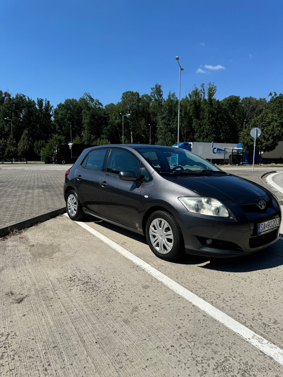 Toyota auris 1.6 benzín