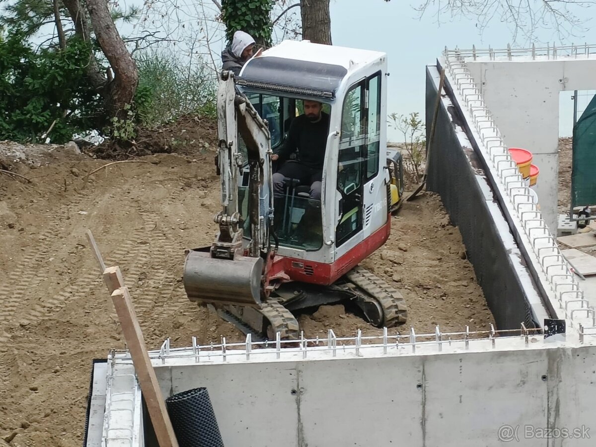 Takeuchi TB016