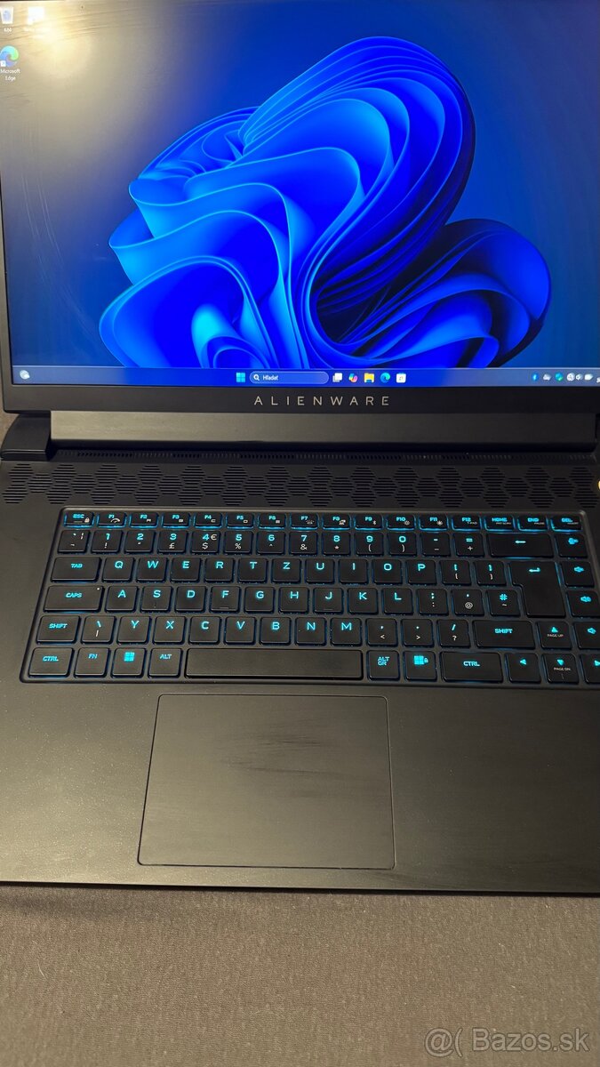 Alienware m17 r5