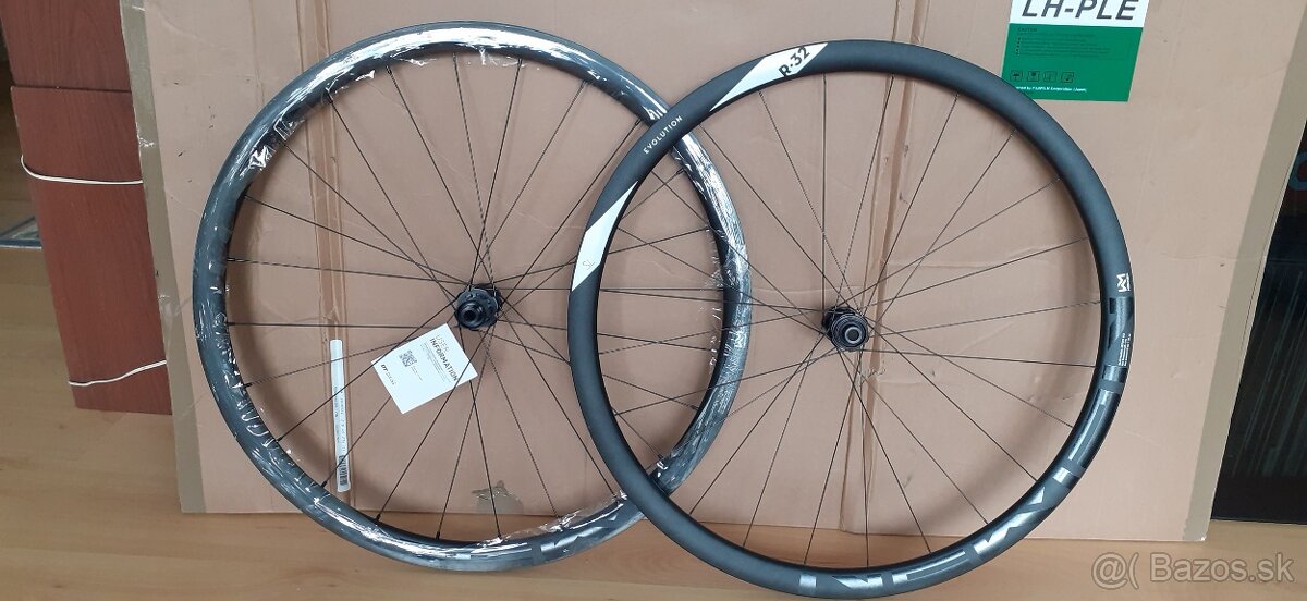 Predám kolesá CESTNÉ/GRAVEL Newmen 622x19C, 330 Eur