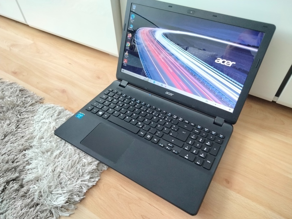 ntb Acer aspire ES1/ 4-jadrový procesor / 8gb ram /240gb ssd