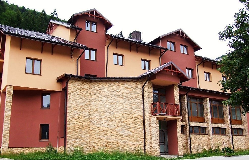 MLYNKY - HOTEL GERAVY 36 APARTMÁNOV - 5 PODLAŽÍ.