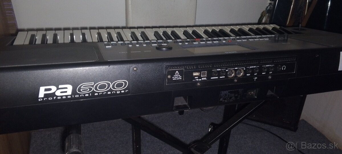 Korg pa 600