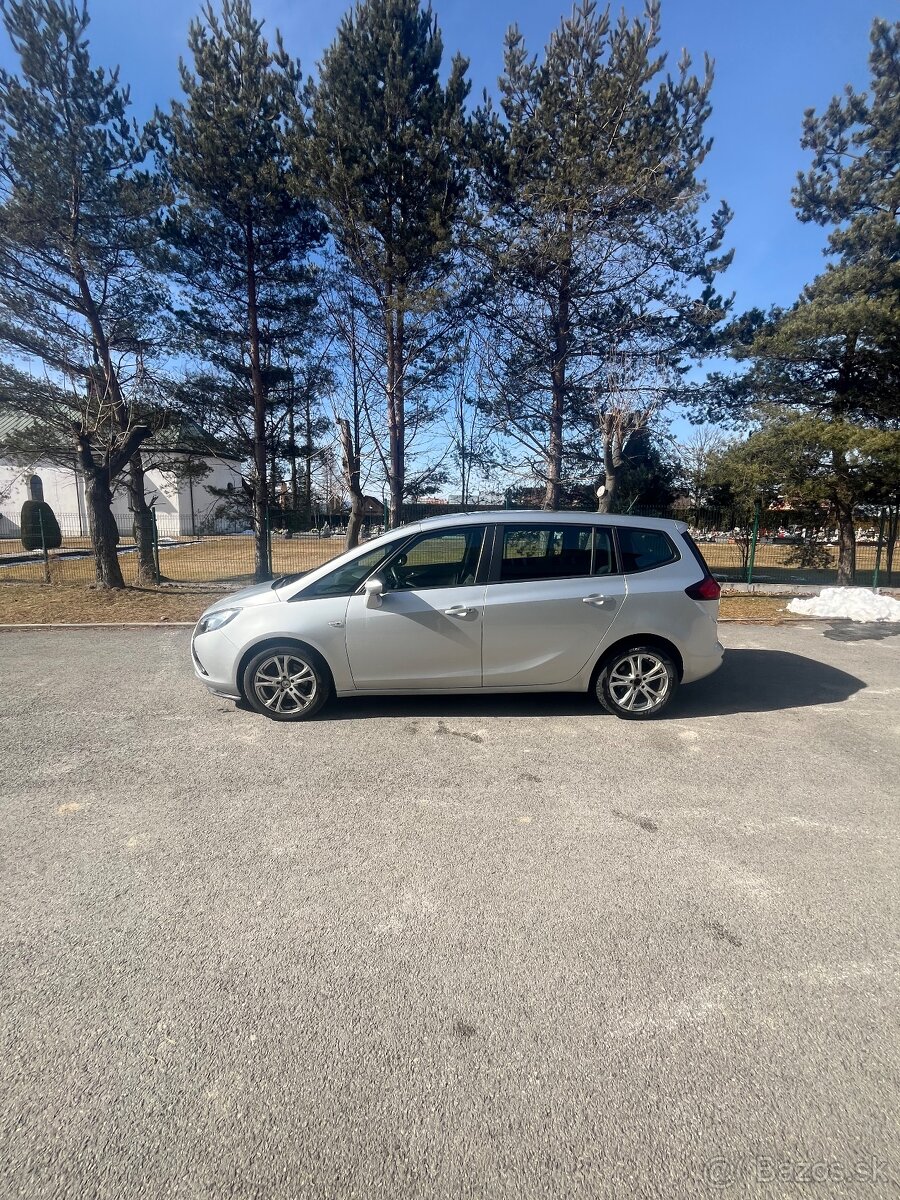 Opel zafira tourer 1.4 turbo  103kw rok 2016