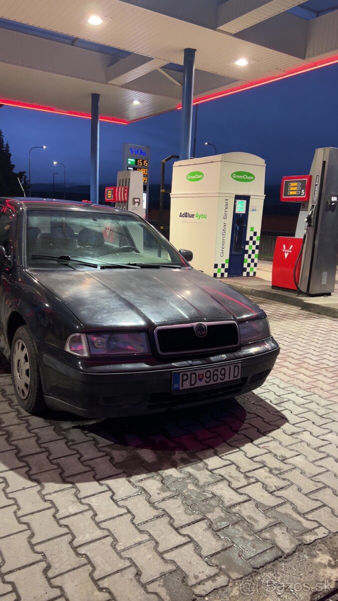 Škoda octavia 1 1,6 benzin 1999 na diely