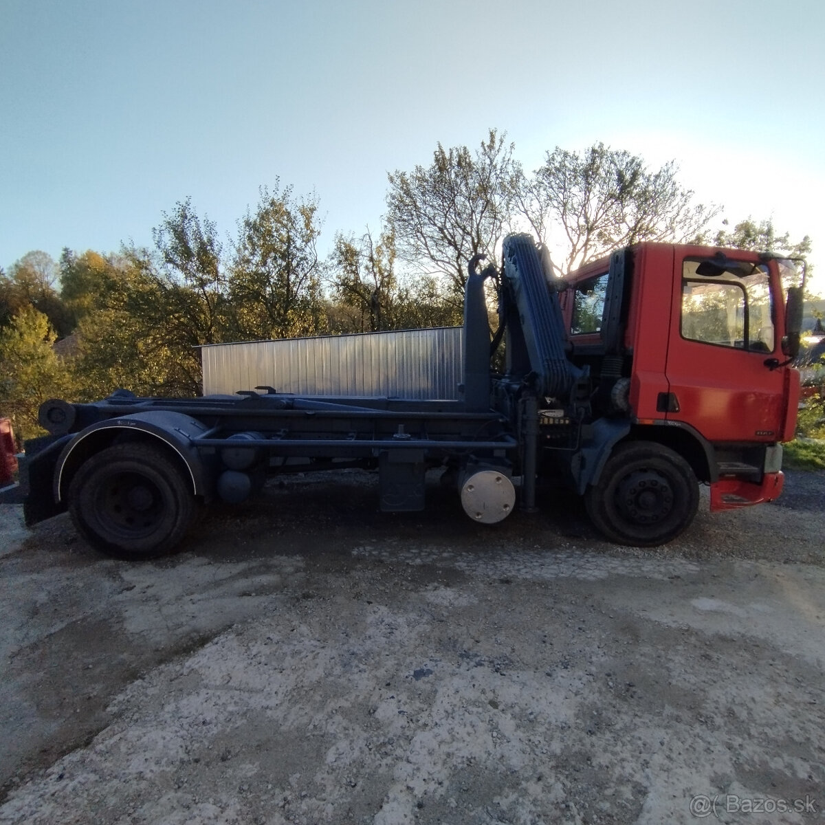 DAF 65.210 hakový nosič + hydraulická ruka 4T+ vidly