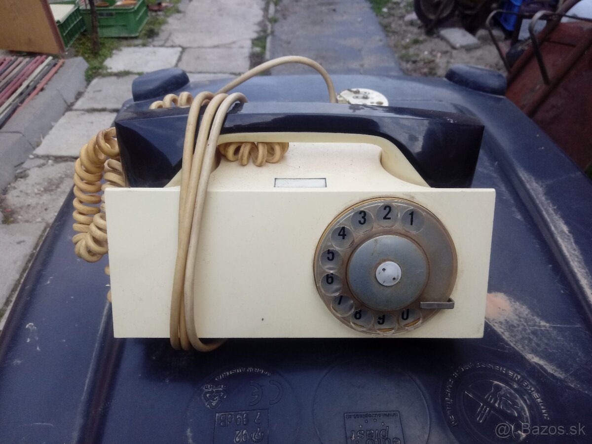 retro telefóny