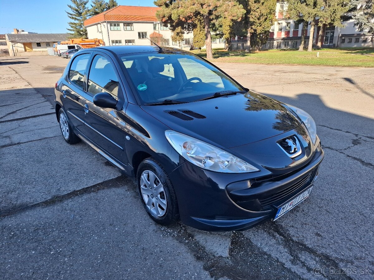 Peugeot 206 plus 2011