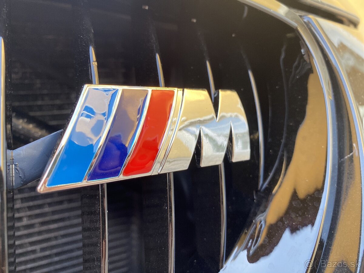 BMW M logo znak chrómovy do prednej masky