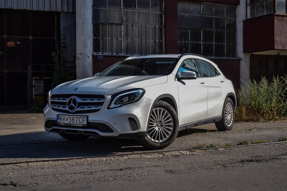 Mercedes-Benz GLA 180 Entry A/T