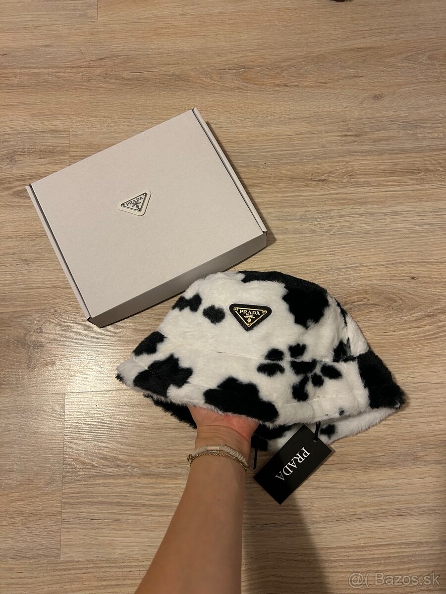 Prada klobúk + biely box (PR3)