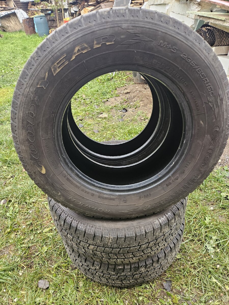 Zimne Gumy GoodYear 235/65/16C