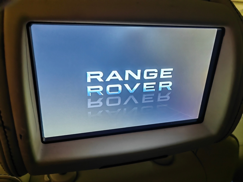 Monitor do opierky hlavy na Range Rover Sport Autobiography